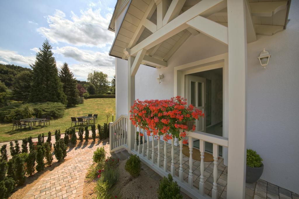 Hotel Jaegerhof Штатсбад-Брюккенау Экстерьер фото