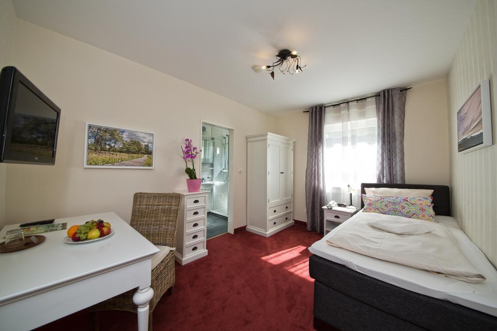 Hotel Jaegerhof Штатсбад-Брюккенау Экстерьер фото