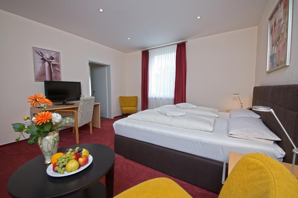 Hotel Jaegerhof Штатсбад-Брюккенау Экстерьер фото